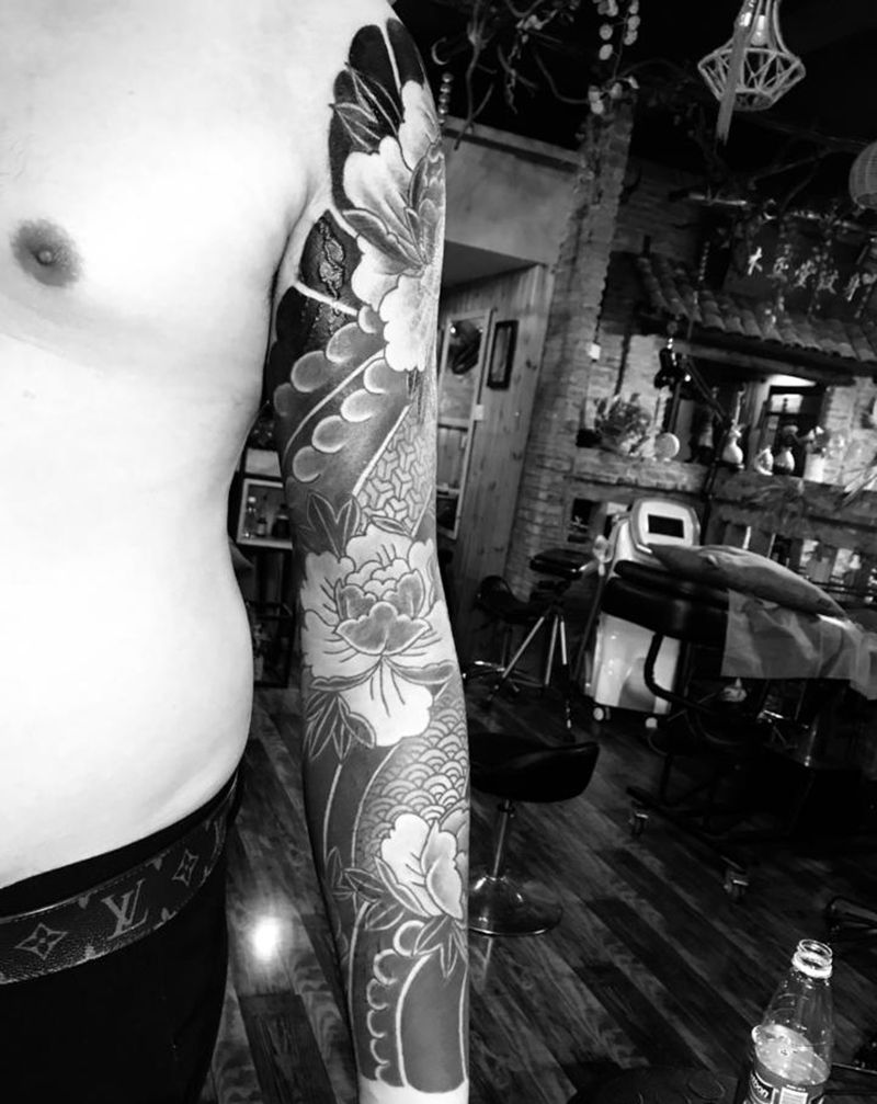 日式牡丹花纹身图片_手臂老传统纹身图案