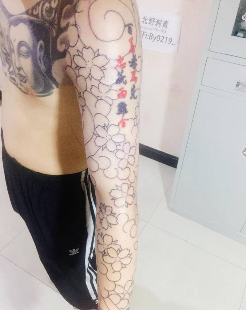樱花纹身图片_手臂老传统纹身图案