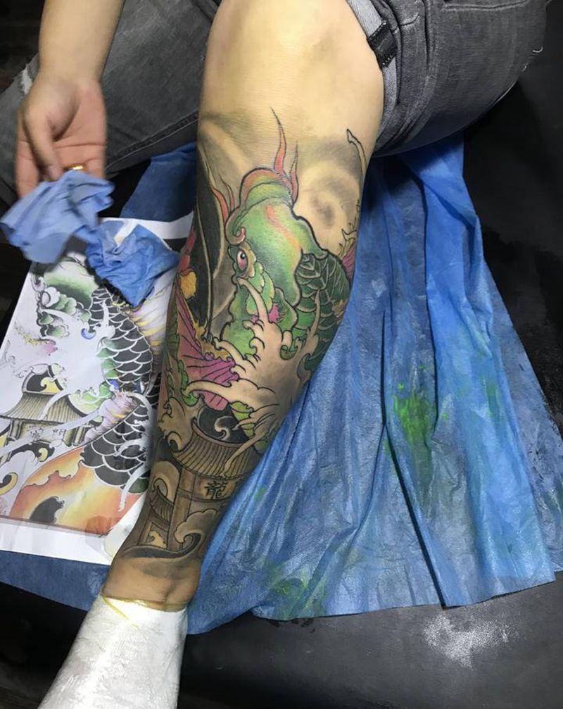 鱼纹身图片_腿部新传统纹身图案