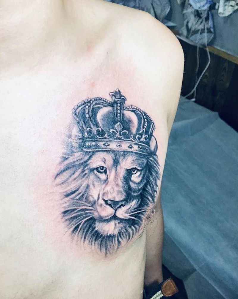 狮子头纹身纹身图片_胸部欧美写实纹身图案