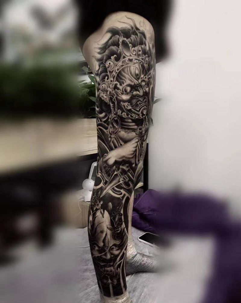 大黑天纹身图片_腿部新传统纹身图案