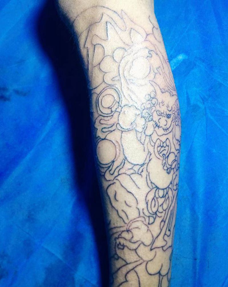 雷神纹身图片_腿部老传统纹身图案