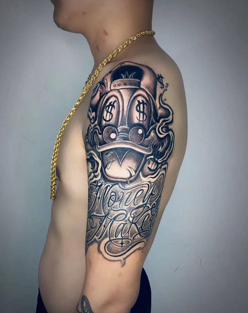 唐老鸭纹身图片_手臂欧美写实花体字纹身图案