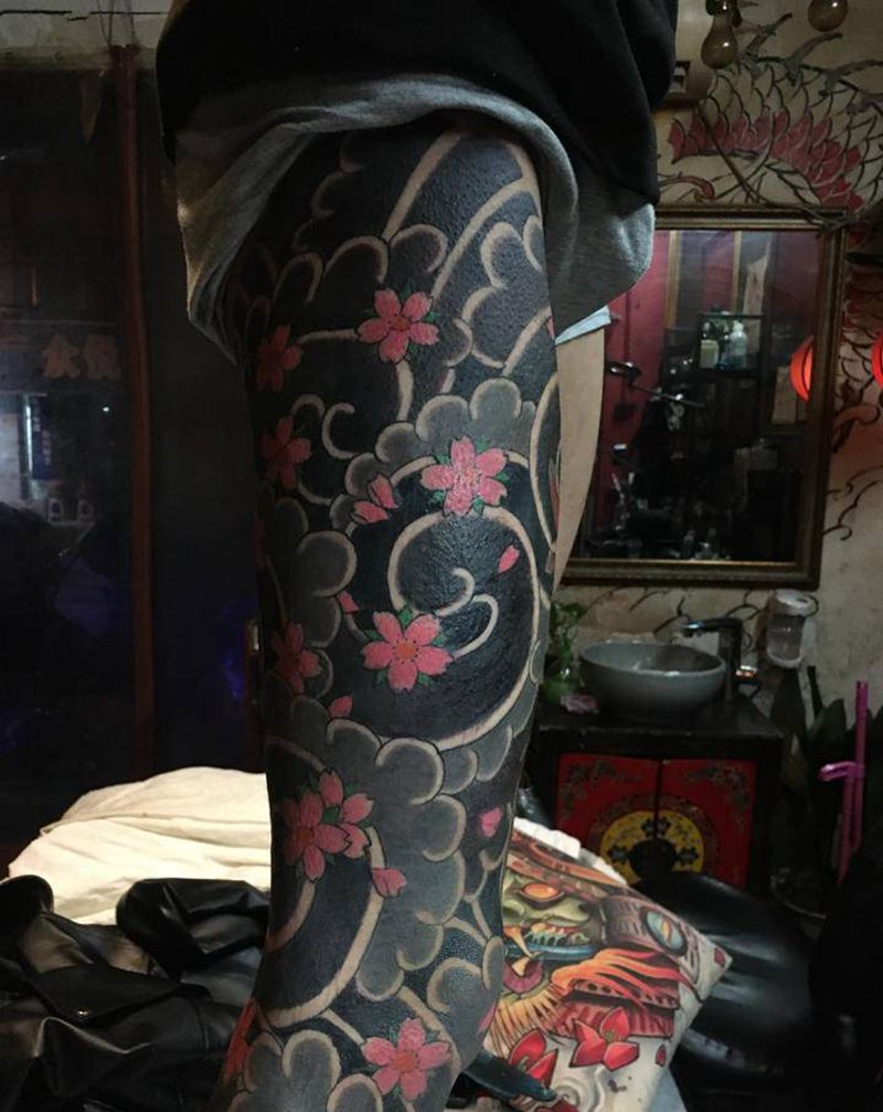 花腿 樱花纹身图片_手臂腿部老传统新传统樱花板雾花腿纹身图案