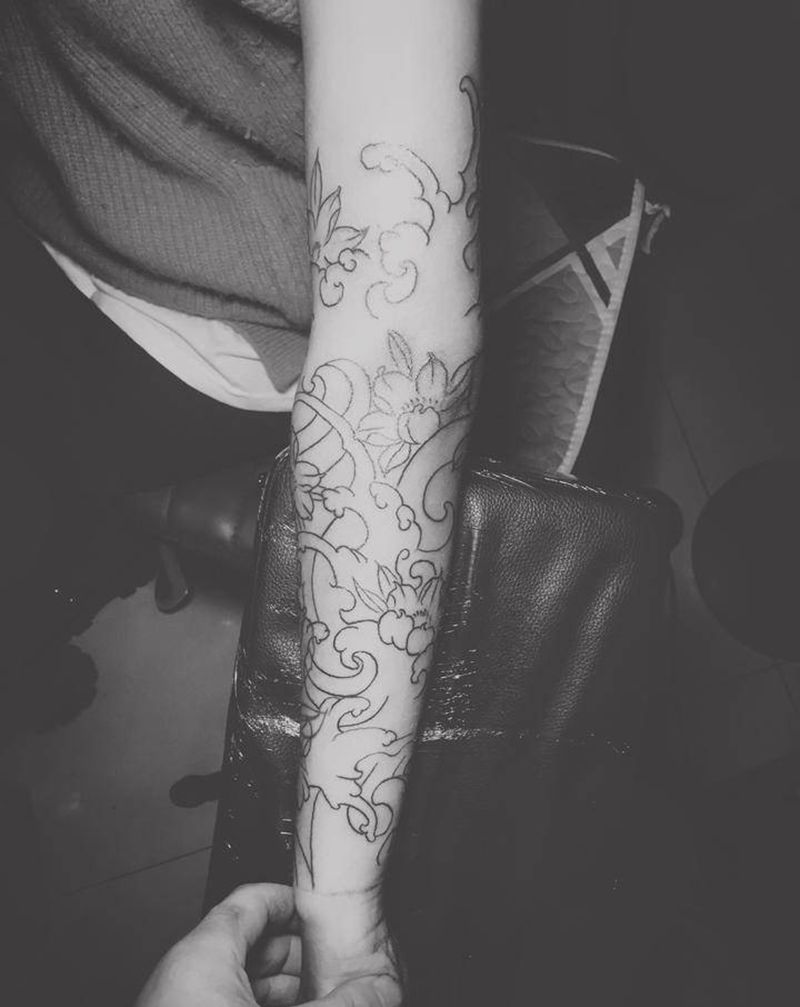 樱花海浪纹身图片_手臂新传统纹身图案