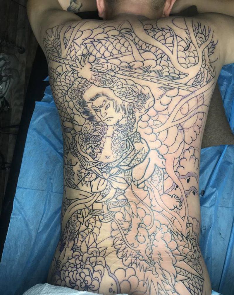 九文龙纹身图片_背部老传统纹身图案