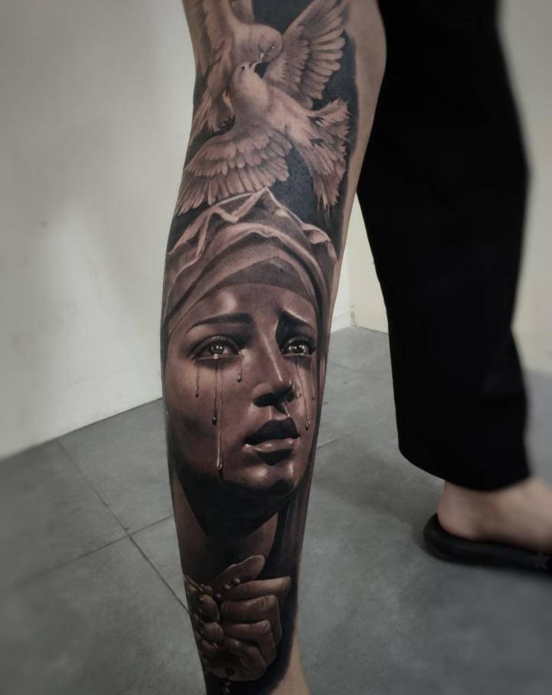 圣母纹身图片_腿部欧美写实圣母纹身图案