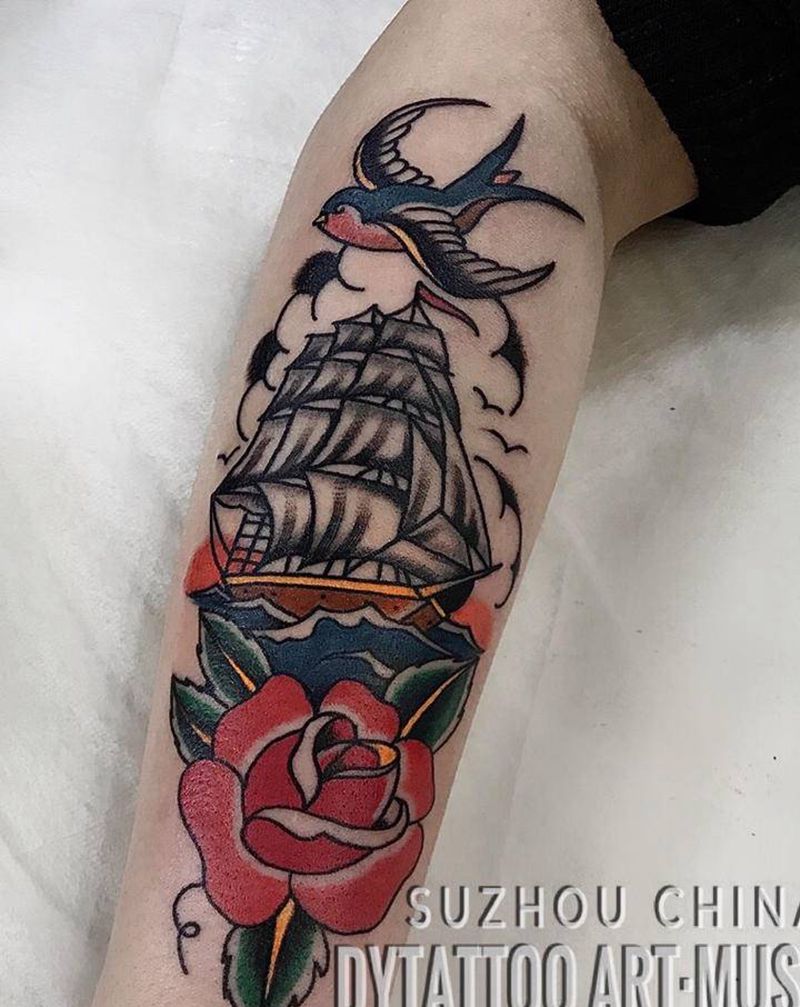 一艘小船纹身图片_手臂Old School纹身图案
