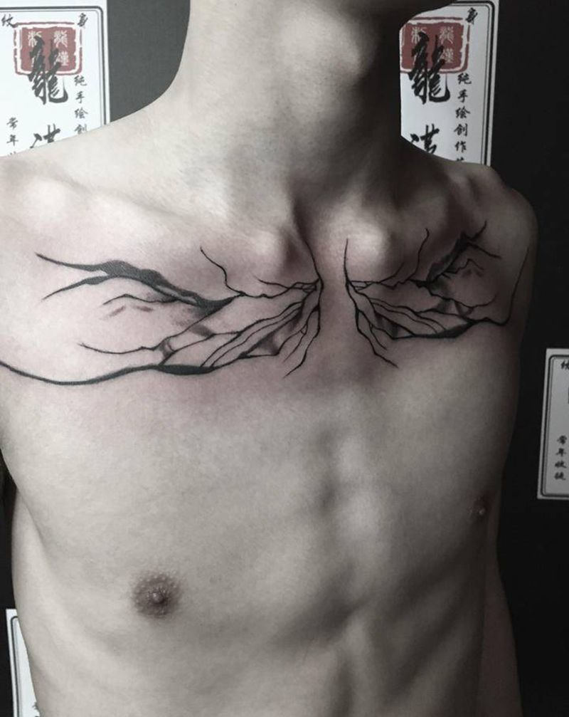 翅膀纹身图片_胸部水墨图腾翅膀纹身图案