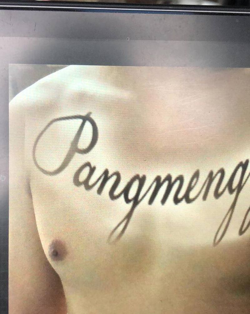 花体字纹身纹身图片_胸部花体字纹身图案