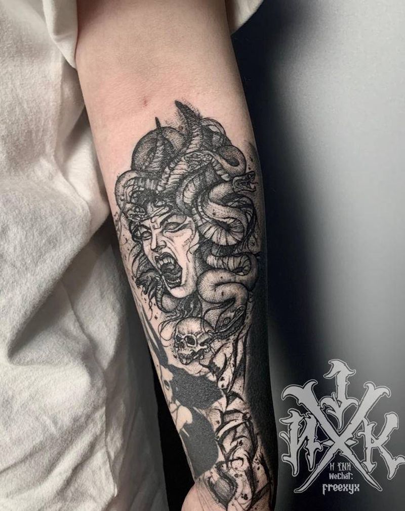 美杜莎纹身图片_点刺纹身图案