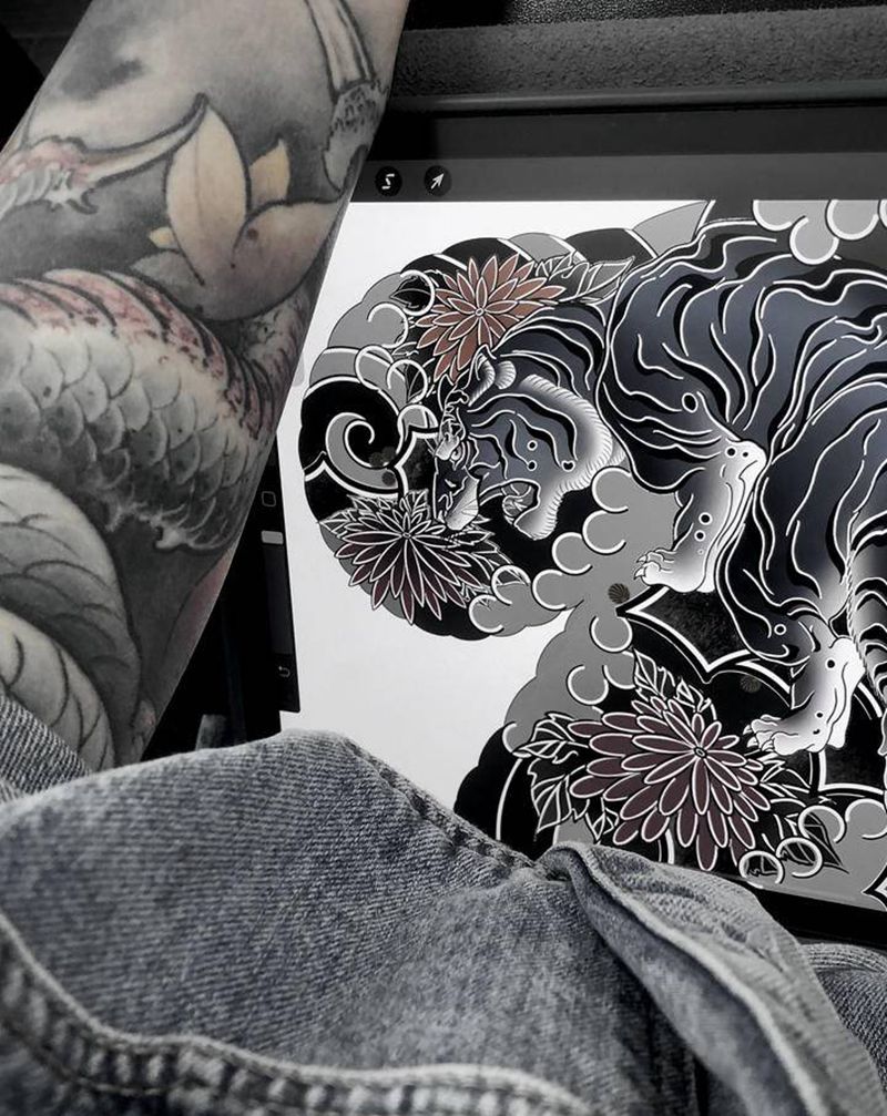 老传统半甲老虎纹身图片_手臂老传统半甲纹身图案