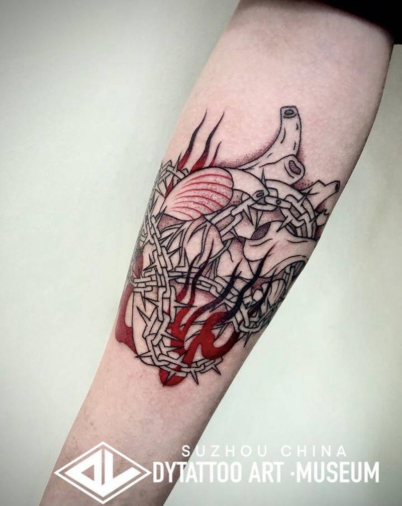 被束缚的心❤️纹身图片_手臂点刺水彩纹身图案