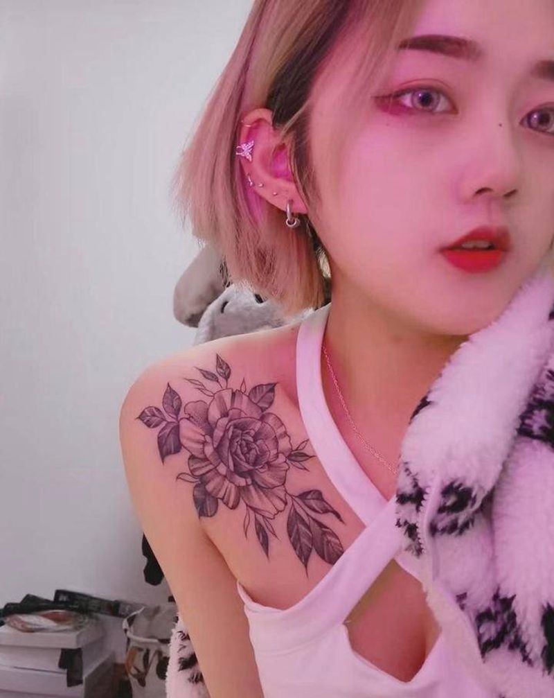 素花纹身图片_肩部手臂点刺几何素花花纹身图案