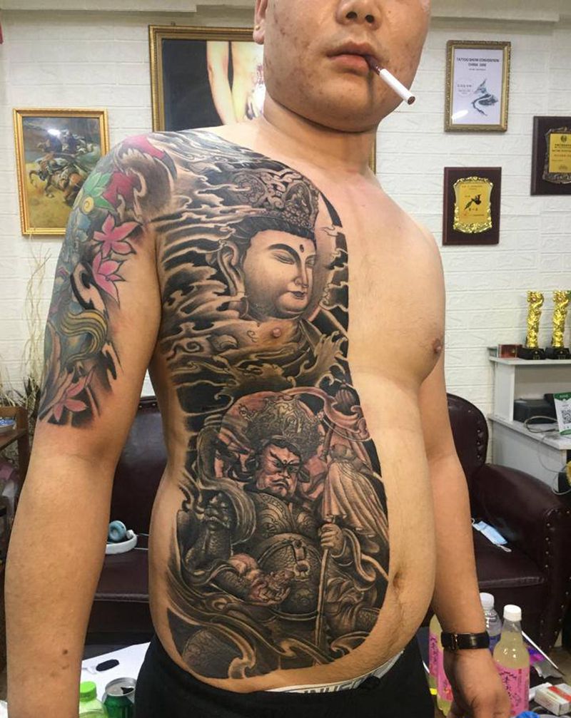 佛 天王纹身图片_胸部腹部新传统观音佛天王纹身图案