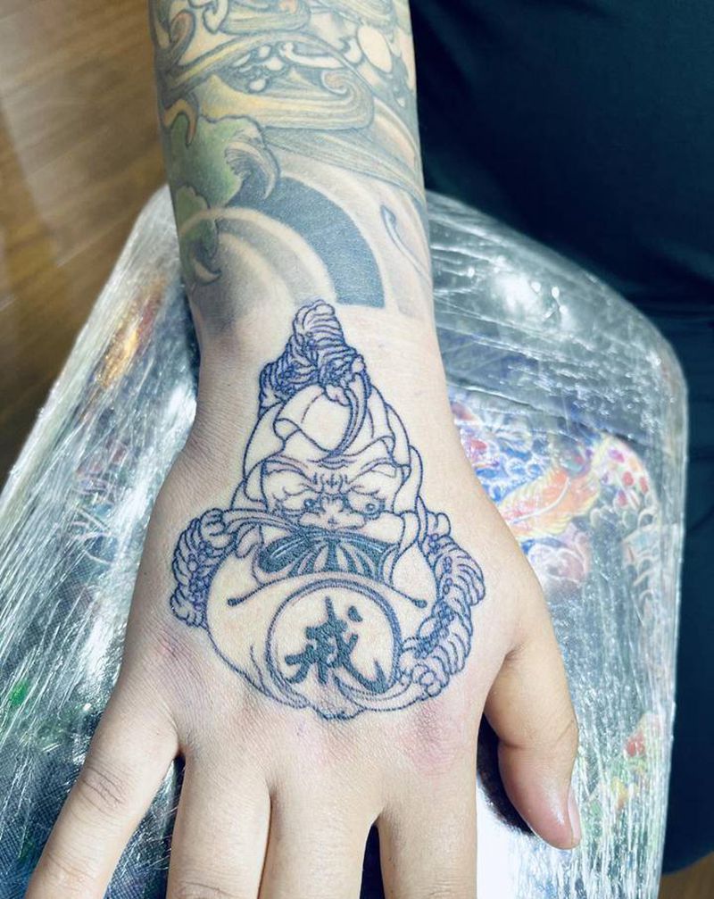 达摩蛋纹身图片_手部老传统新传统纹身图案