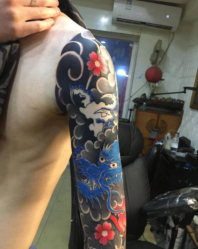 龙纹身图片_手臂腿部老传统新传统龙老传统纹身图案