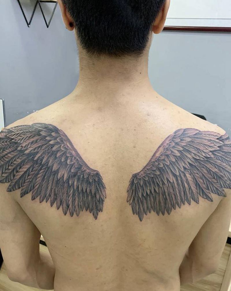 翅膀纹身图片_背部纹身图案