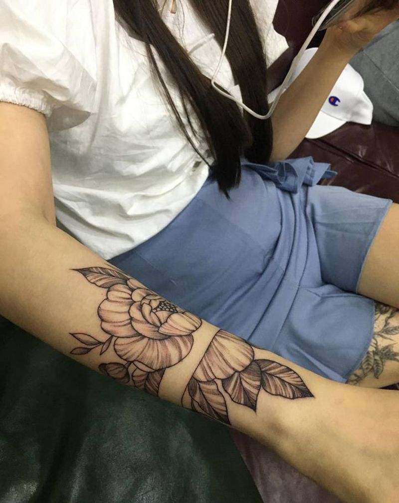 素花臂环纹身图片_手臂肩部点刺几何素花臂环纹身图案