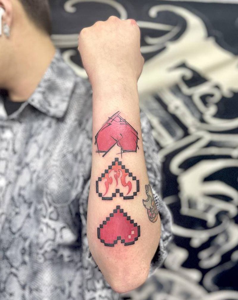 小爱心纹身图片_手臂几何Old School纹身图案