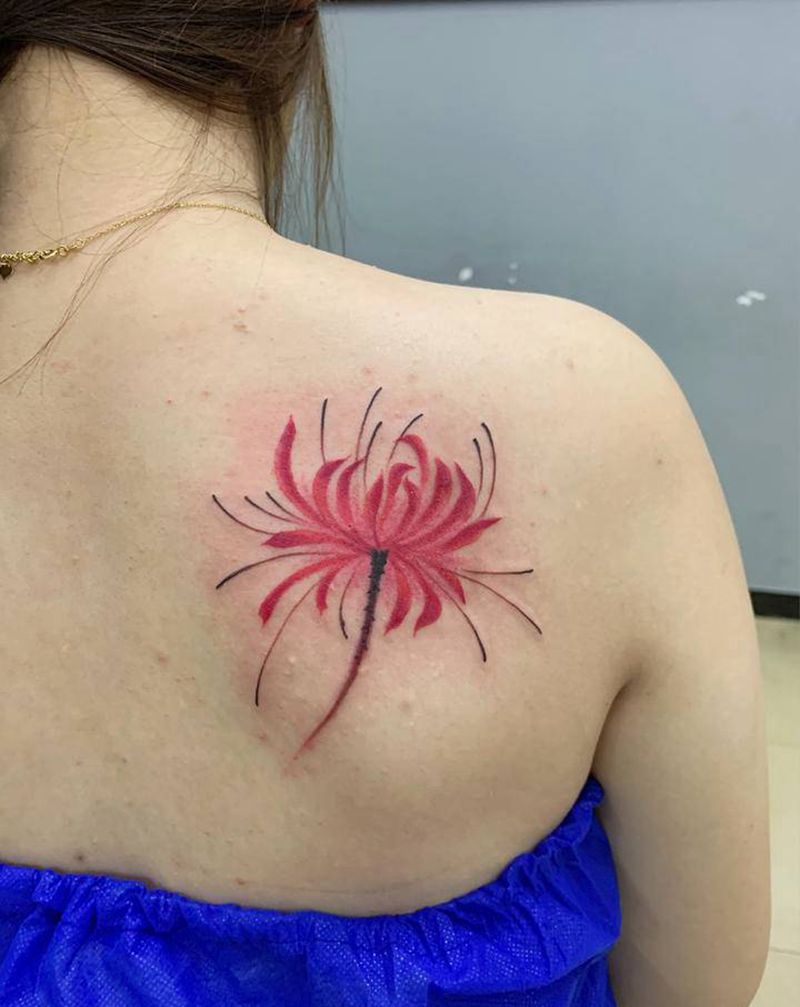 彼岸花纹身图片_肩部纹身图案