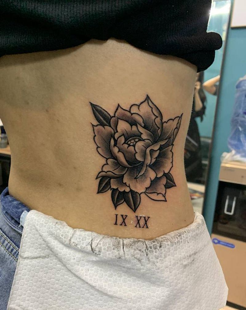 花纹身图片_背部腰部Old School水墨纹身图案