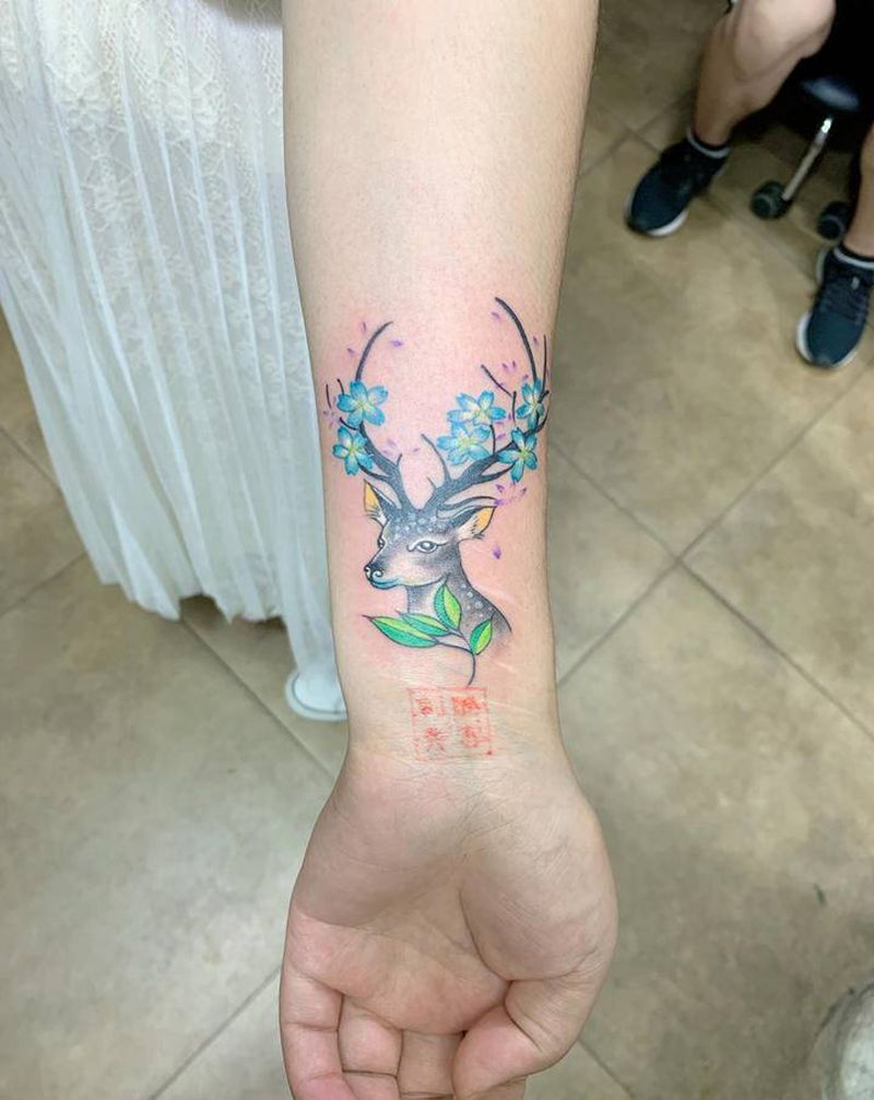 梅花鹿纹身图片_手臂新传统纹身图案