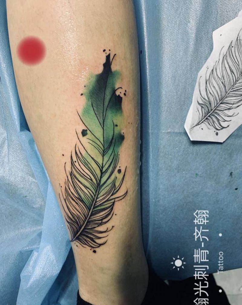树叶羽毛纹身图片_肩部手臂水彩水墨纹身图案