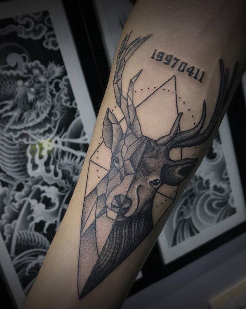 鹿纹身图片_手臂纹身图案