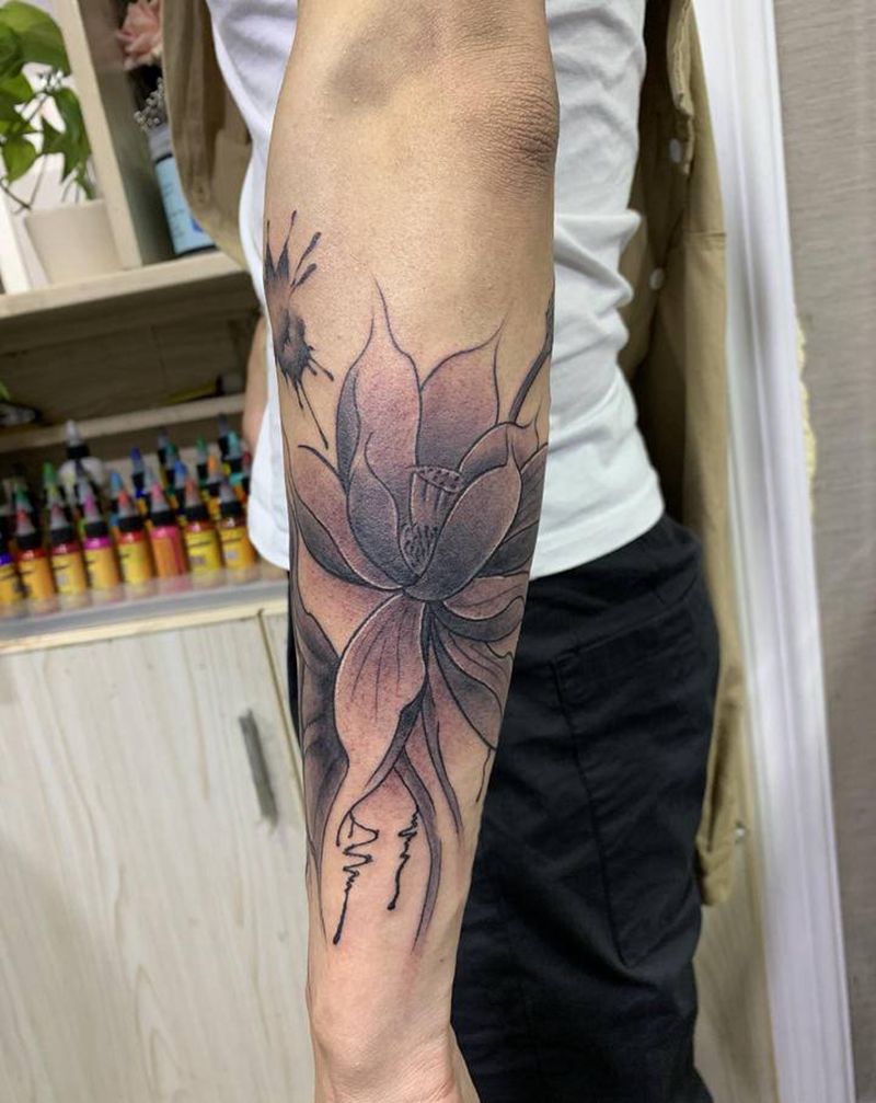 荷花纹身图片_手臂纹身图案