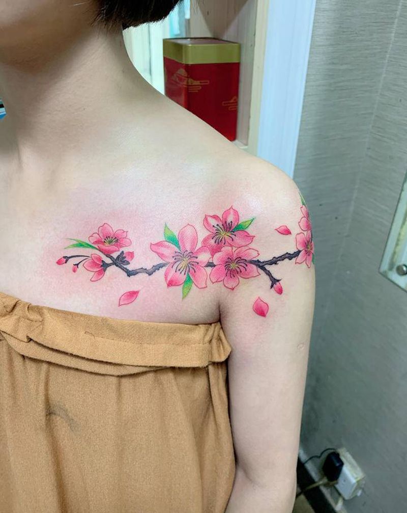 桃花纹身图案大全图片女纹身图片_胸部肩部纹身图案