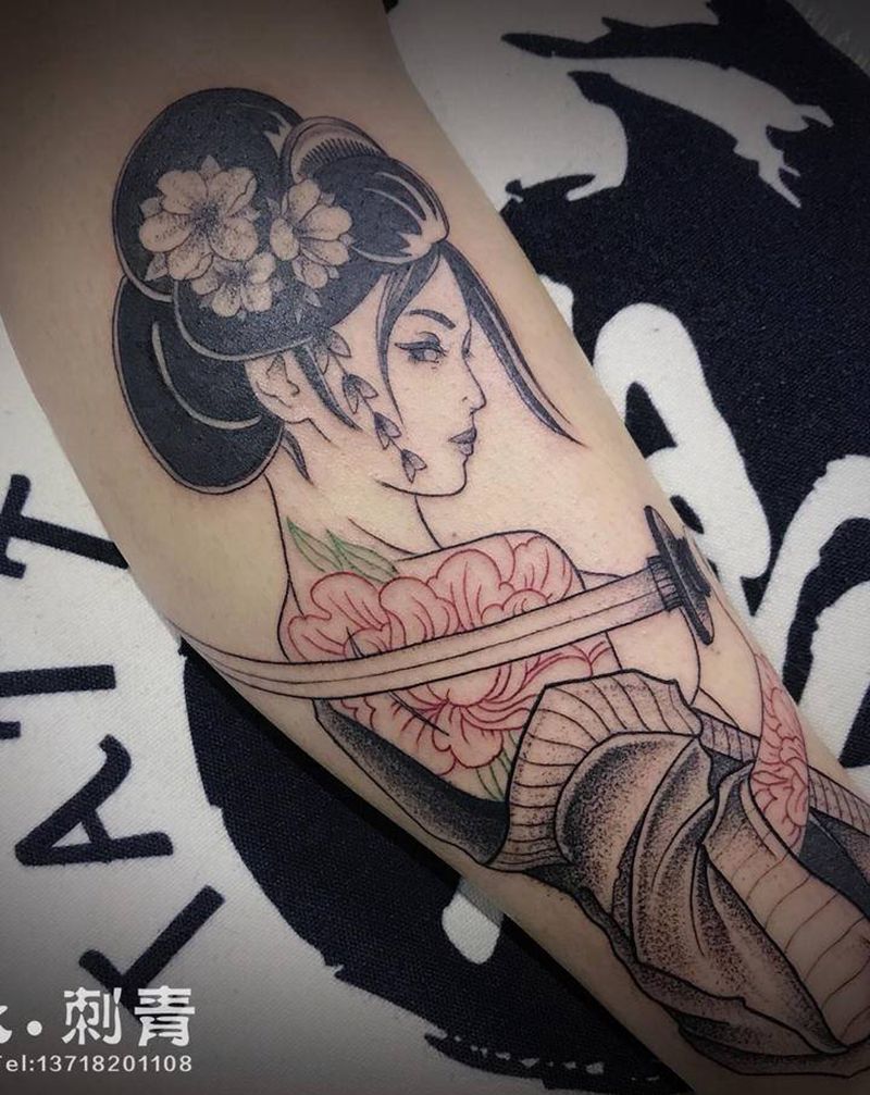 武妓纹身图片_腿部纹身图案