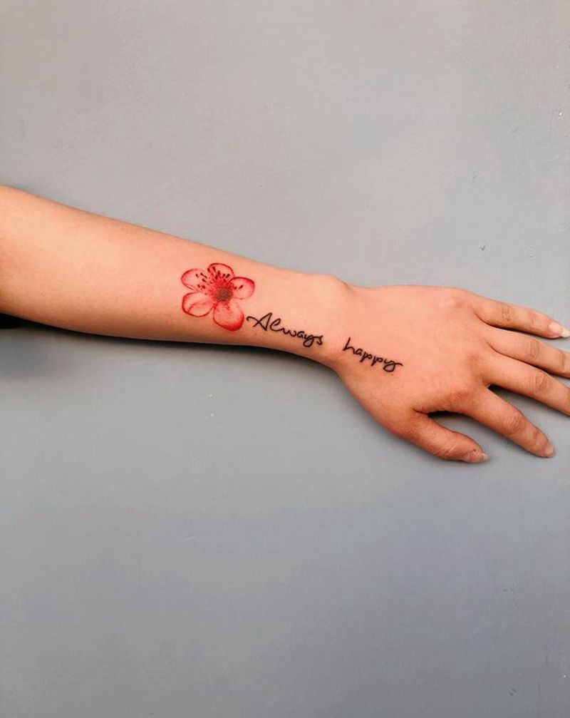 小花，字母纹身图片_手臂纹身图案