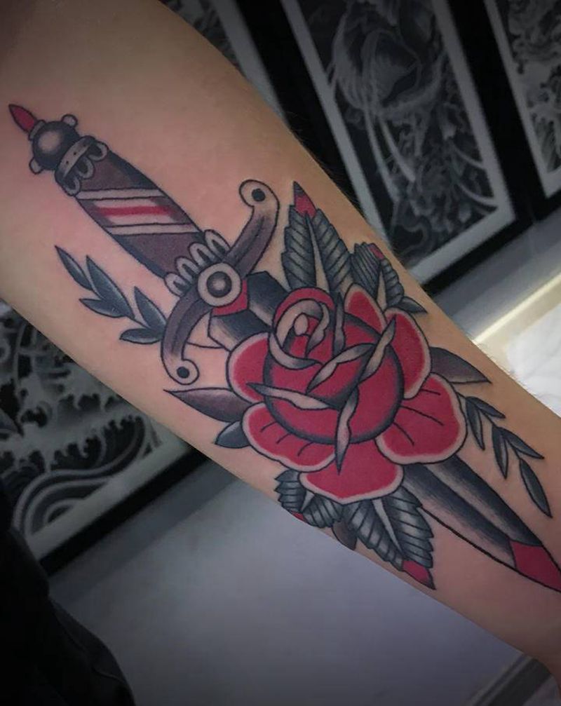 玫瑰纹身图片_手臂Old School纹身图案