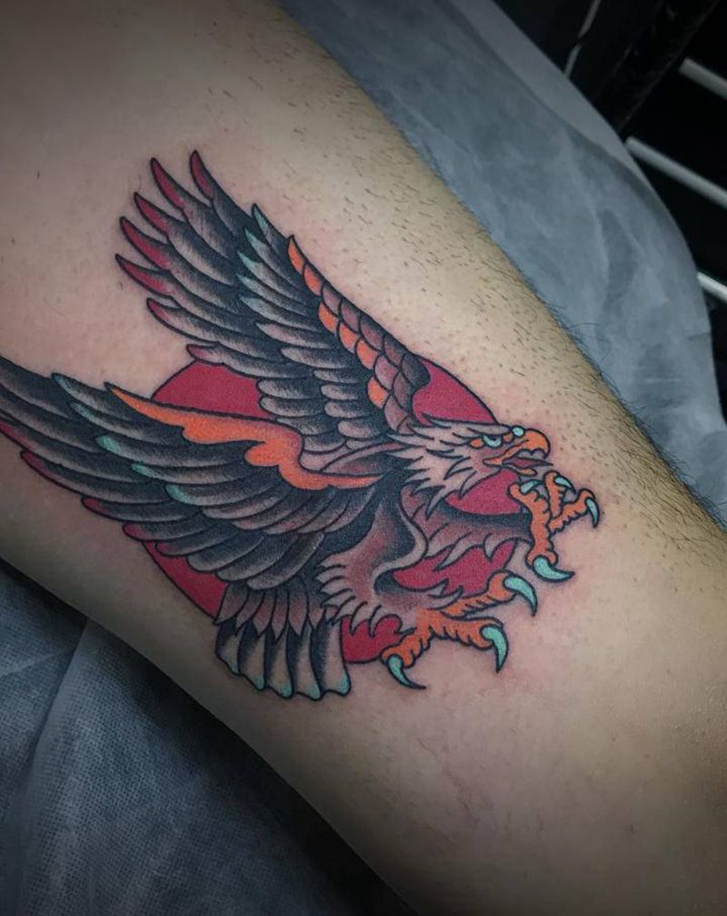 鹰纹身图片_腿部Old School纹身图案