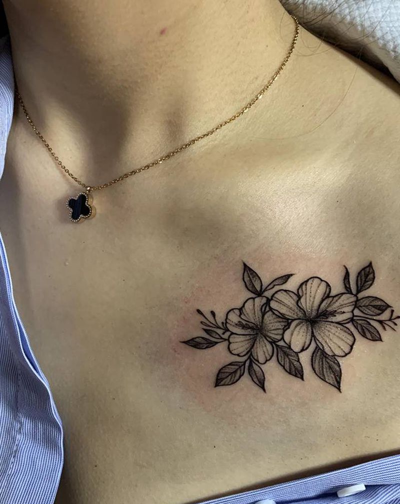 花纹身图片_胸部新传统纹身图案