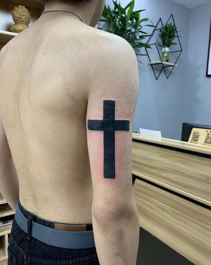 十字架纹身图片_手臂纹身图案