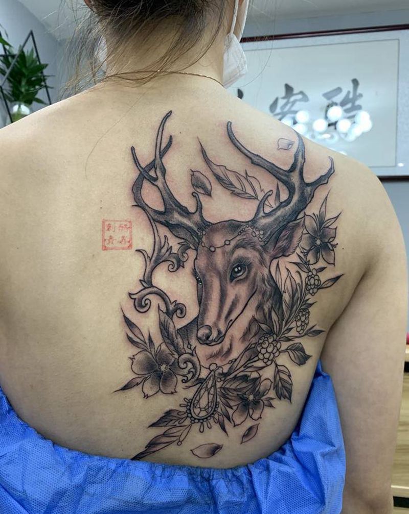 鹿头纹身图片_肩部纹身图案