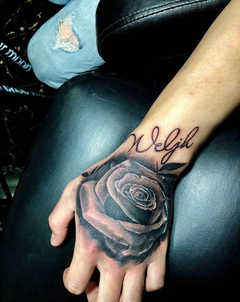 玫瑰花纹身图片_手部欧美写实纹身图案