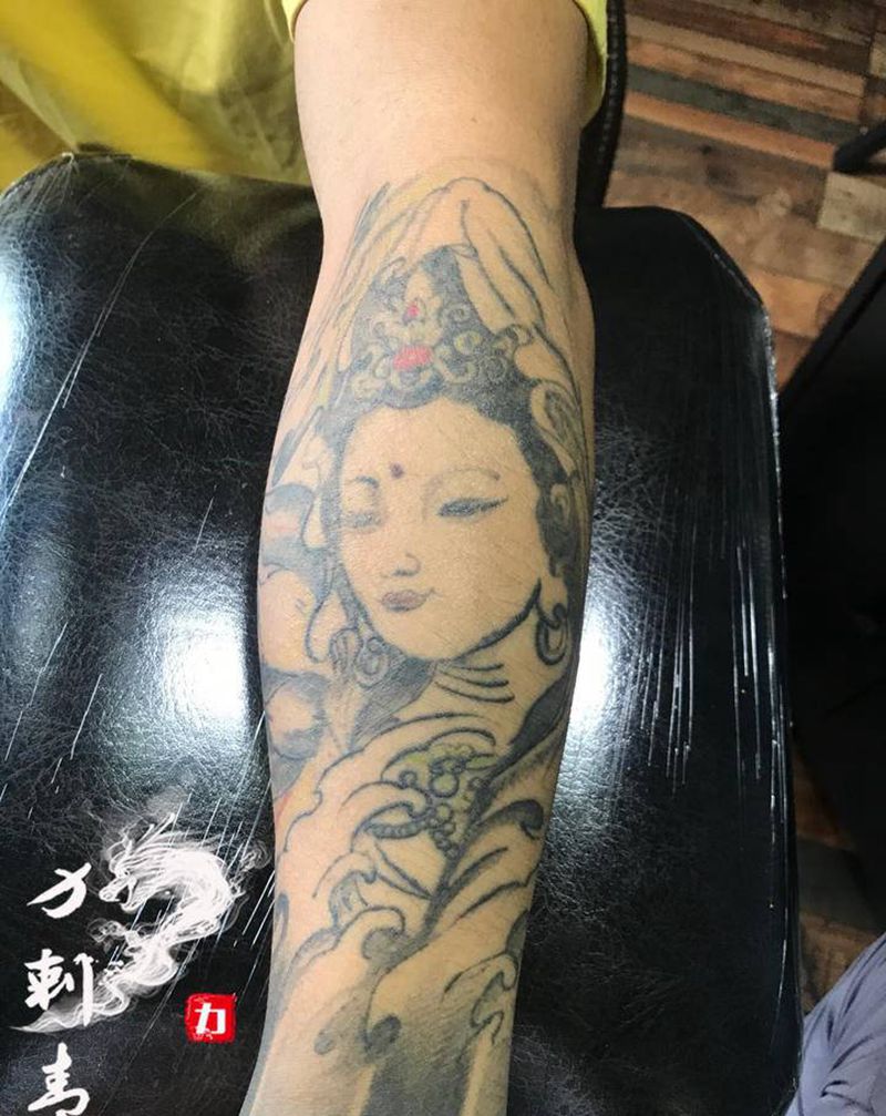 修改作品纹身图片_手臂新传统修改菩萨纹身图案