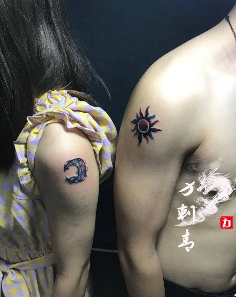 太阳，月亮纹身图片_手臂水彩情侣纹身图案