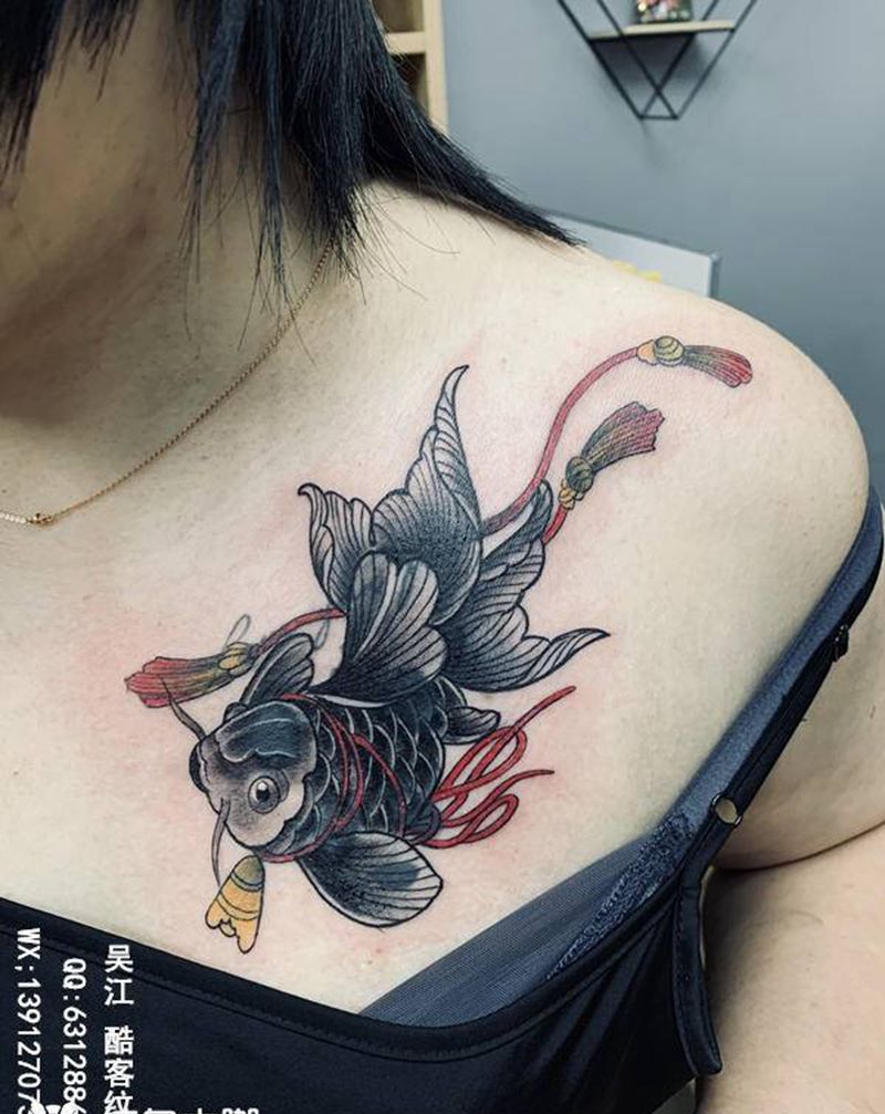 小金鱼～遮盖旧纹身纹身图片_胸部纹身图案