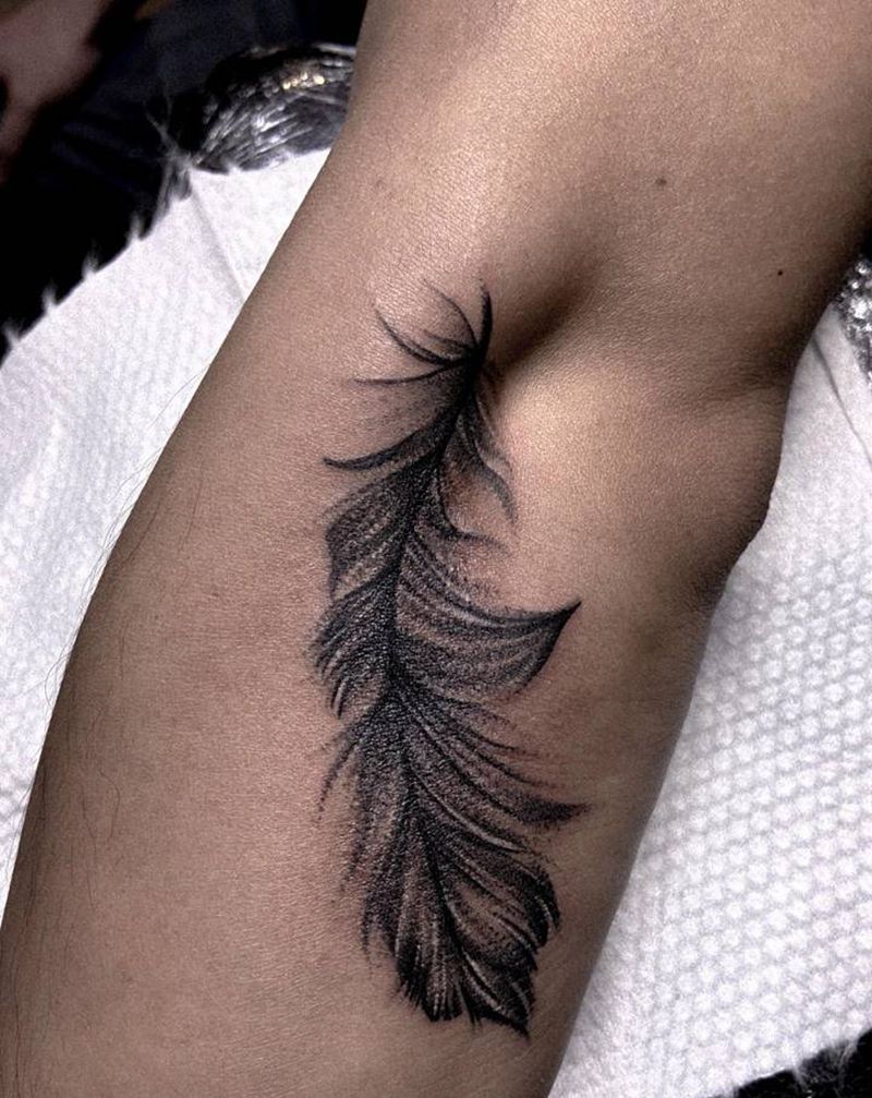 羽毛纹身纹身图片_手部羽毛纹身图案