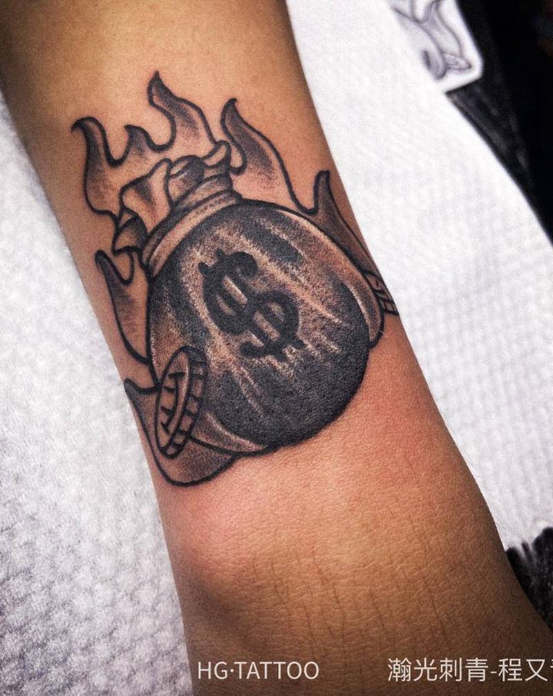 钱袋纹身图片_手臂Old School钱袋纹身图案