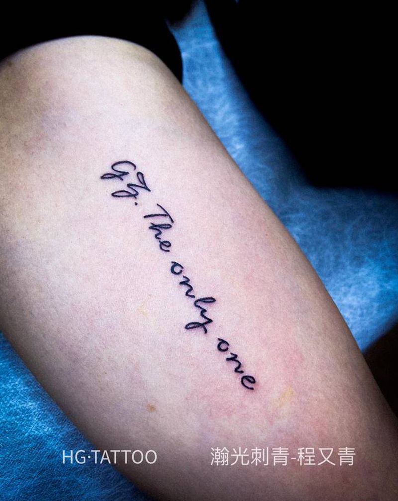 小图集纹身图片_手臂花体字点刺纹身图案