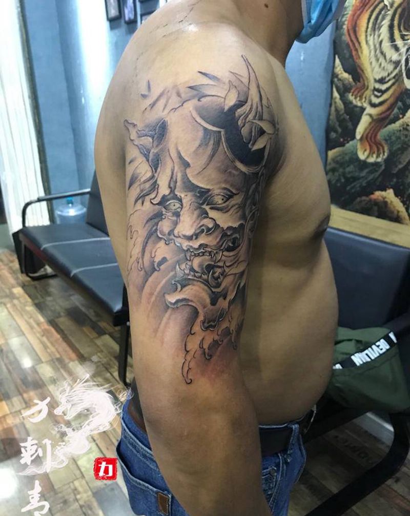 大臂班若纹身图片_手臂新传统纹身图案