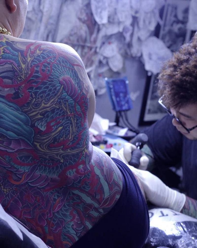 龙纹身图片_背部新传统纹身图案