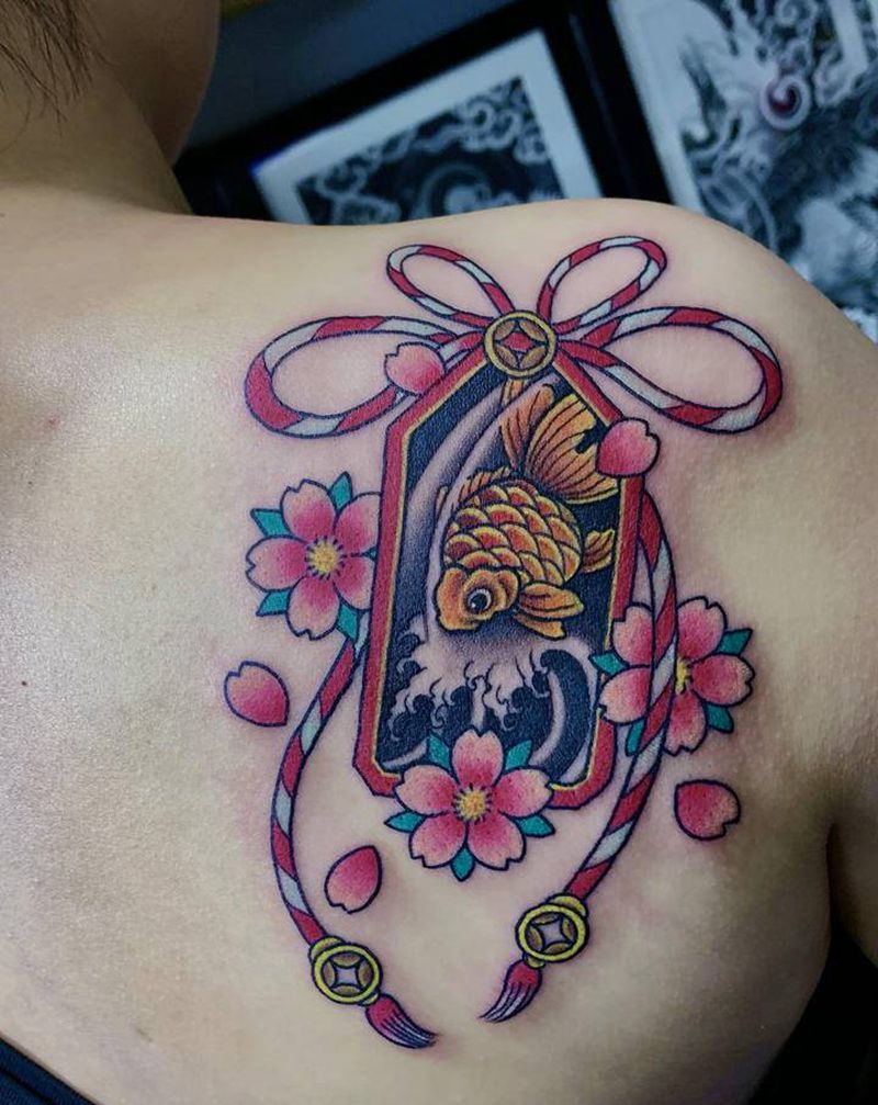 平安符/御守纹身图片_肩部新传统纹身图案