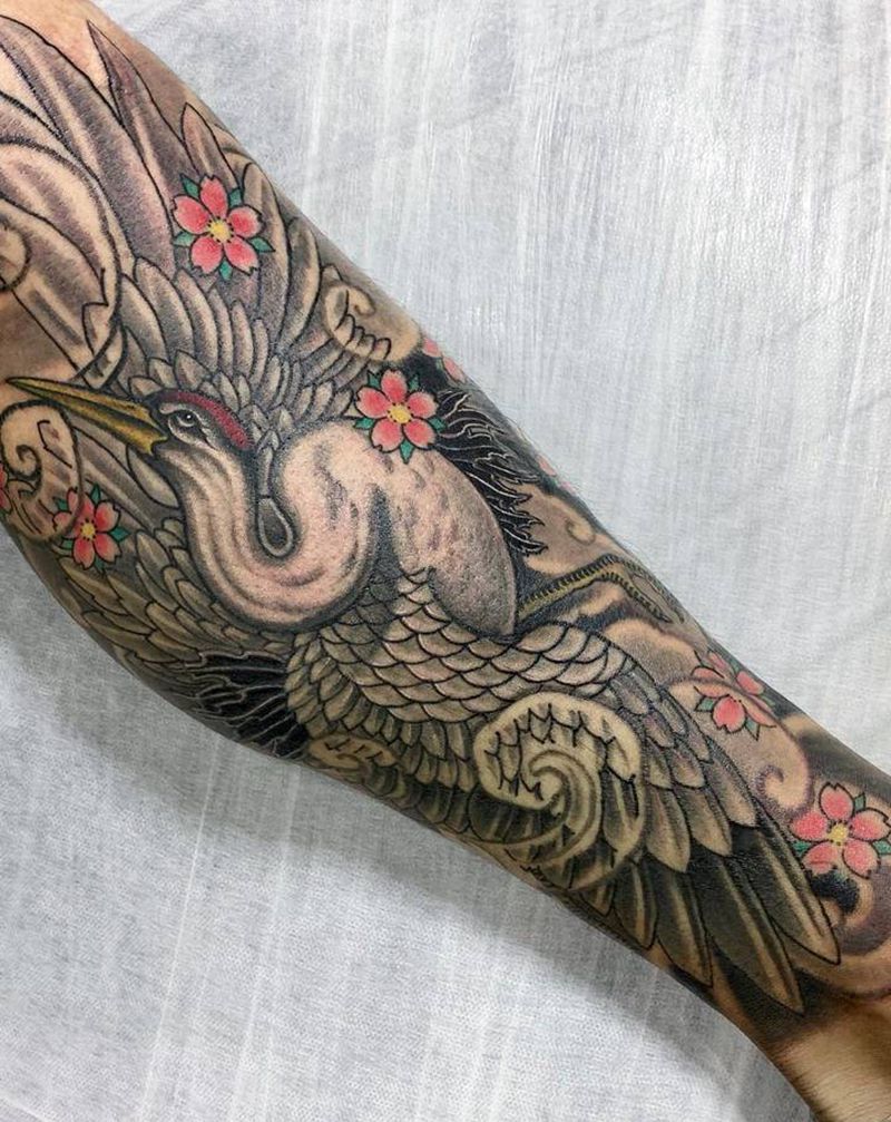 鹤纹身图片_腿部新传统纹身图案