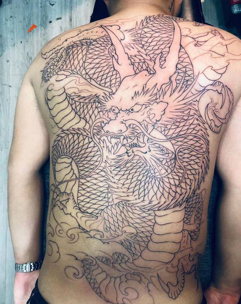 满背龙线条纹身图片_背部新传统龙纹身图案